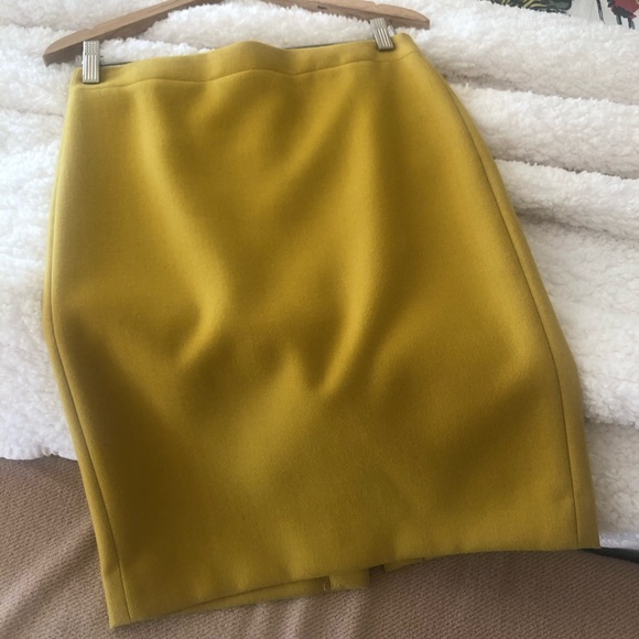 J Crew No 2 wool  pencil skirt. Excellent condition worn twice Wardrobe staple - Picture 2 of 13